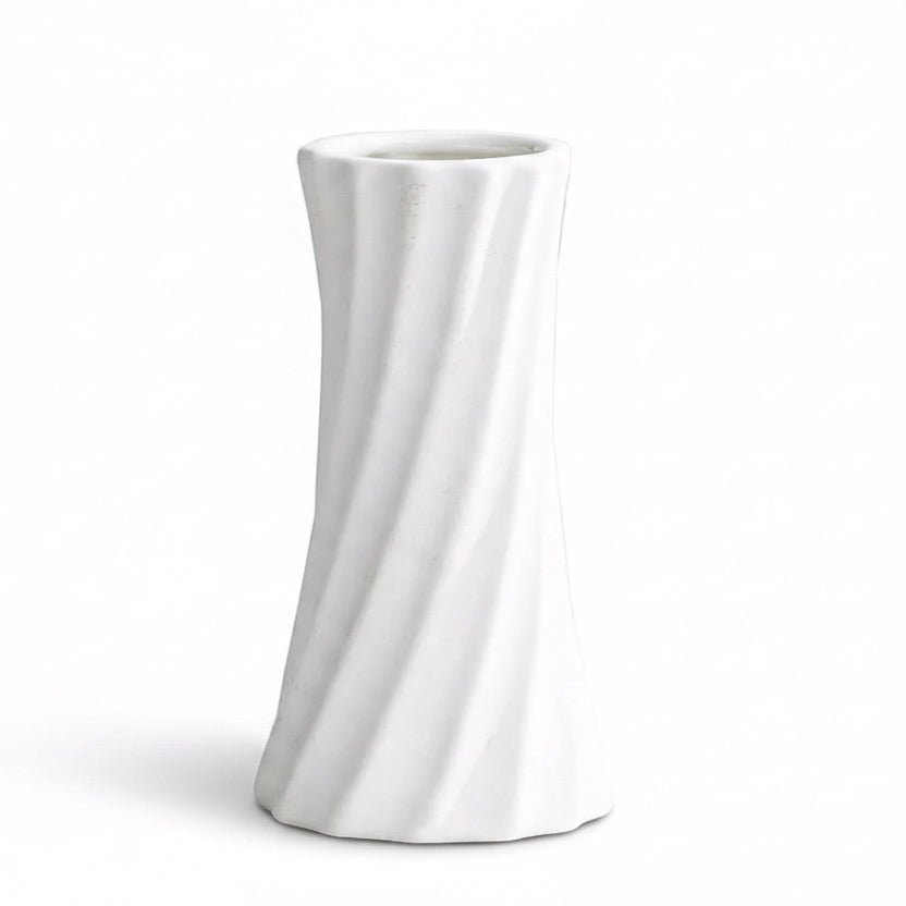 A white ceramic vase with a twisted, fluted design, shown on a light gray surface with text overlay detailing its dimensions.