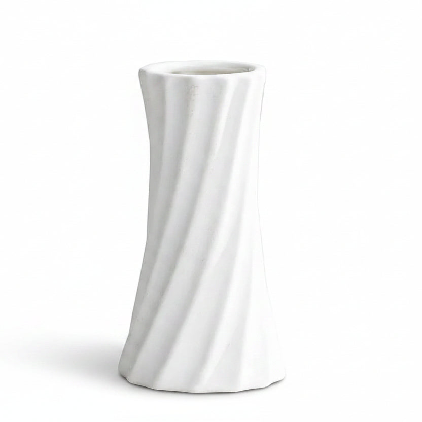 A white ceramic vase with a twisted, fluted design, shown on a light gray surface with text overlay detailing its dimensions.